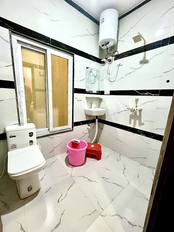 Ceramic Washbasin and Western Commode